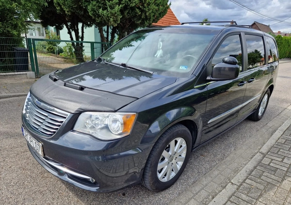 Chrysler Town &amp; Country cena 45999 przebieg: 198315, rok produkcji 2012 z Racibórz małe 172